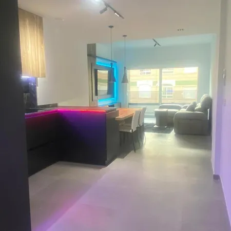 Lujo En El Centro Con Parking Privado 3 아파트 *